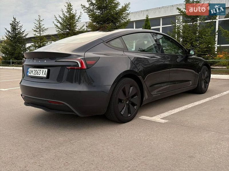 Седан Tesla Model 3 2024 в Коростене