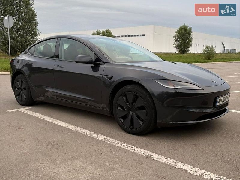 Седан Tesla Model 3 2024 в Коростене