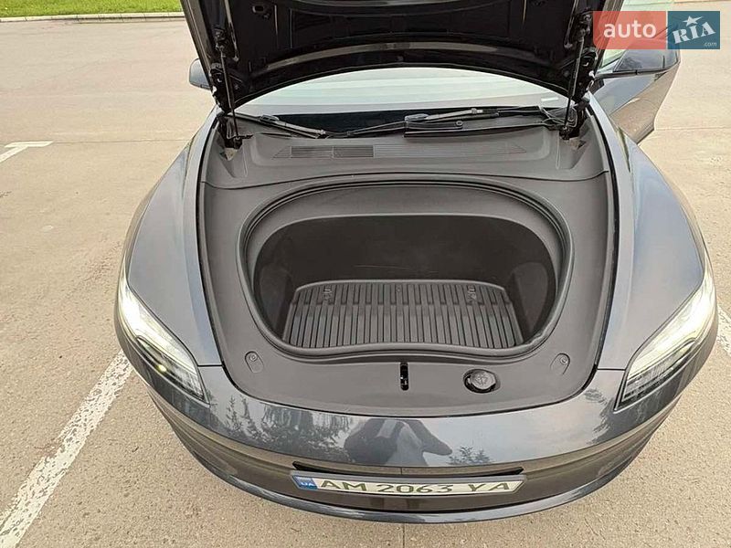 Седан Tesla Model 3 2024 в Коростене