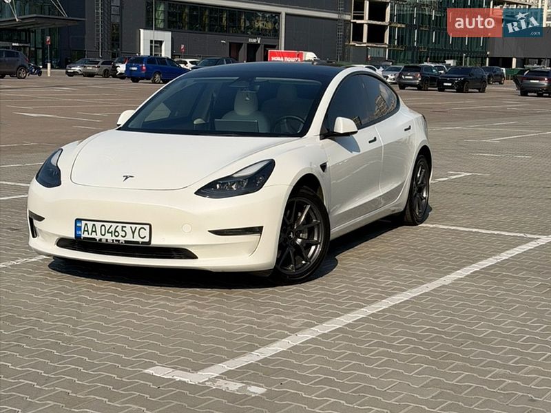 Седан Tesla Model 3 2022 в Києві