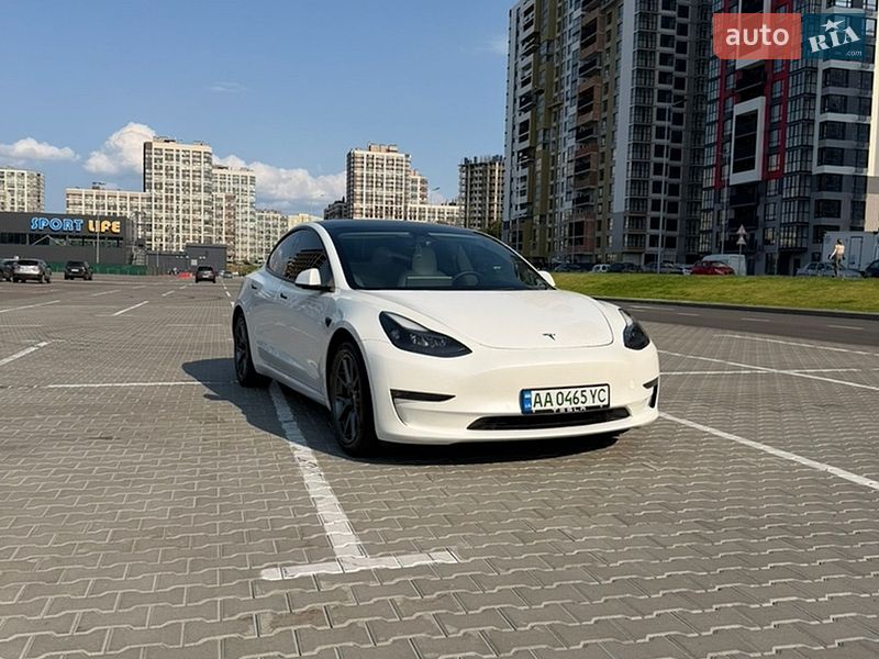 Седан Tesla Model 3 2022 в Києві