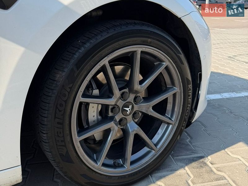 Седан Tesla Model 3 2022 в Києві