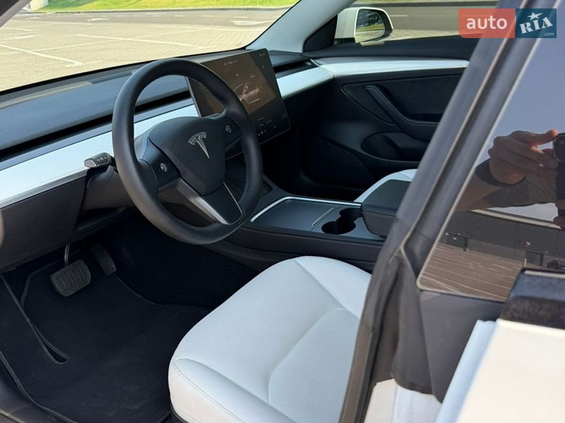 Седан Tesla Model 3 2022 в Києві