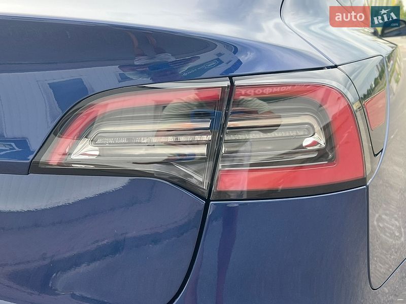 Седан Tesla Model 3 2022 в Києві