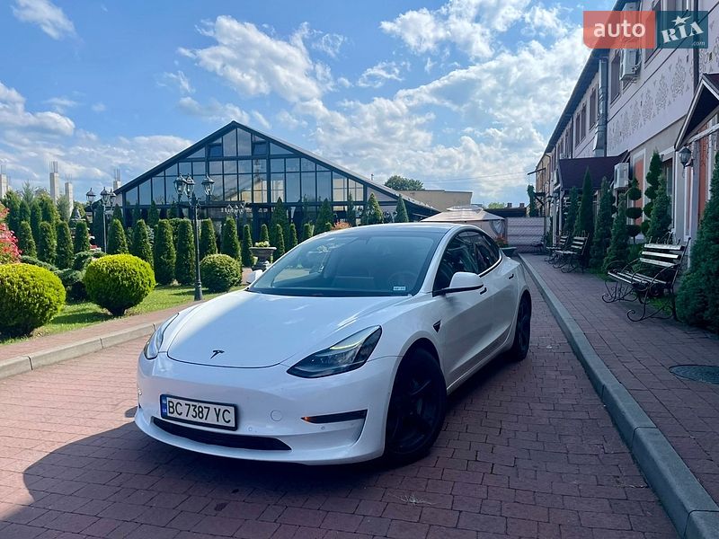 Tesla Model 3 2021