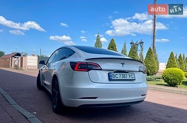 Седан Tesla Model 3 2021 в Стрию