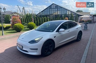 Седан Tesla Model 3 2021 в Стрию
