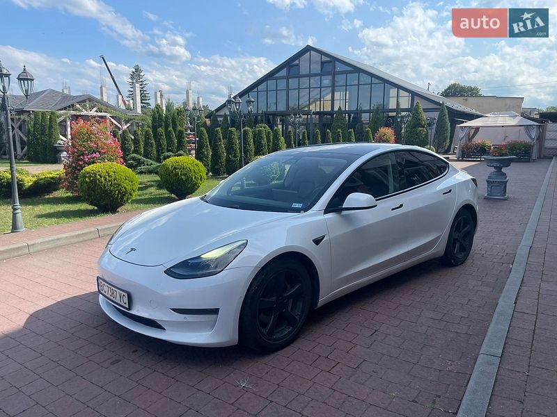 Седан Tesla Model 3 2021 в Стрию