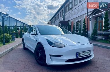 Седан Tesla Model 3 2021 в Стрию