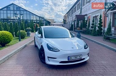 Седан Tesla Model 3 2021 в Стрию