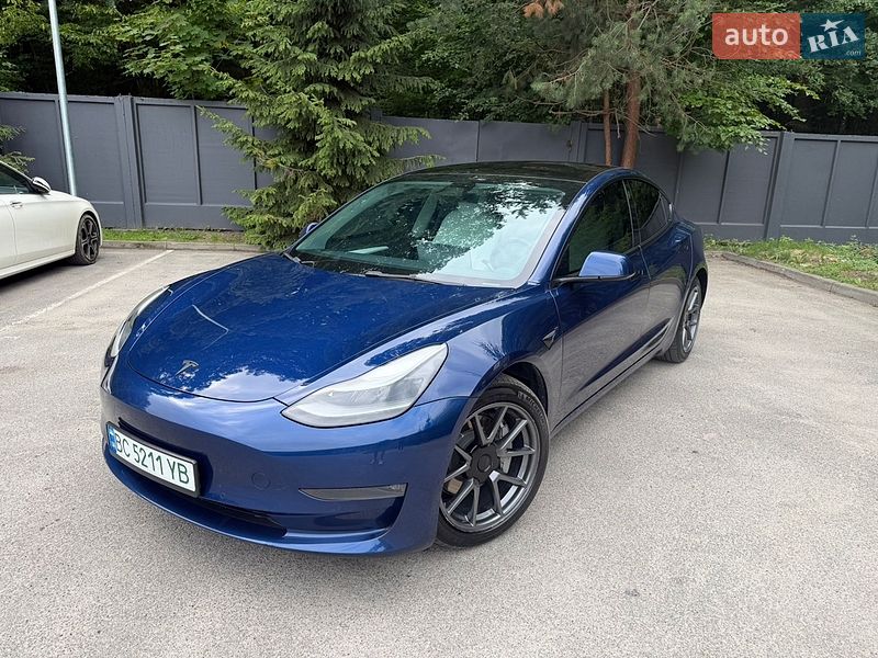 Седан Tesla Model 3 2021 в Львові