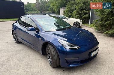 Седан Tesla Model 3 2021 в Львові