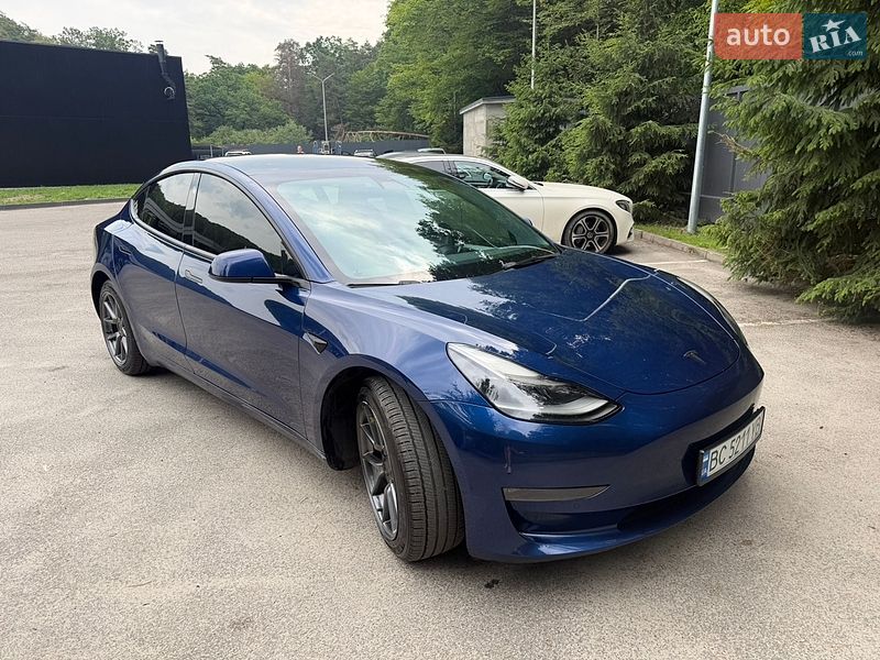 Седан Tesla Model 3 2021 в Львові