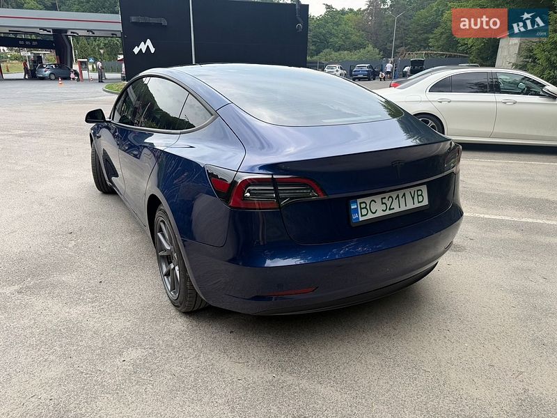 Седан Tesla Model 3 2021 в Львові
