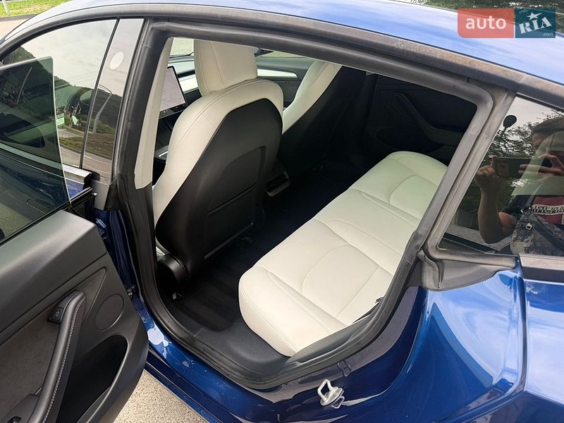 Седан Tesla Model 3 2021 в Львові