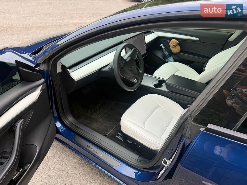 Седан Tesla Model 3 2021 в Львові