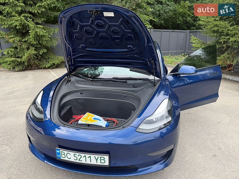 Седан Tesla Model 3 2021 в Львові