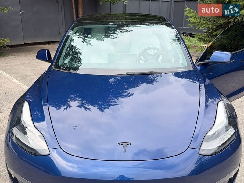 Седан Tesla Model 3 2021 в Львові
