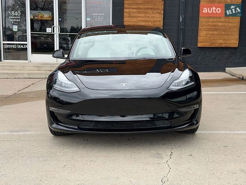 Седан Tesla Model 3 2022 в Львові