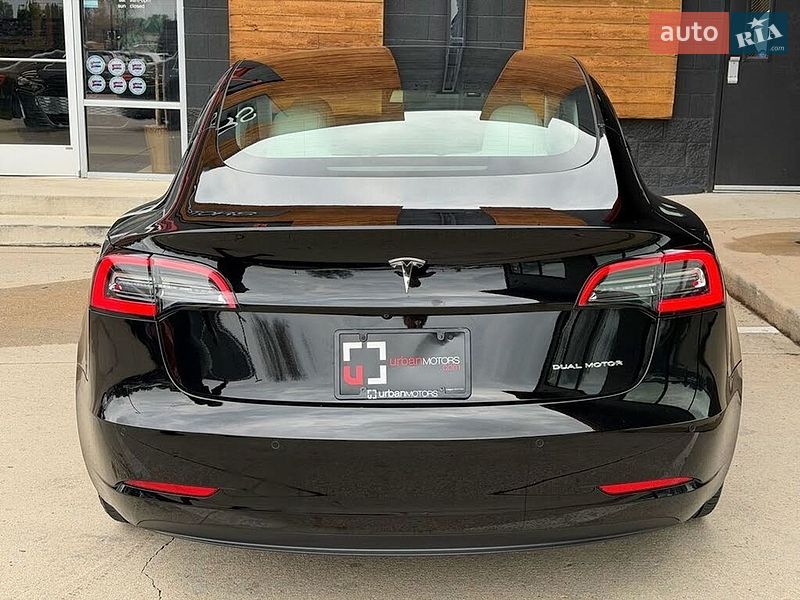Седан Tesla Model 3 2022 в Львові