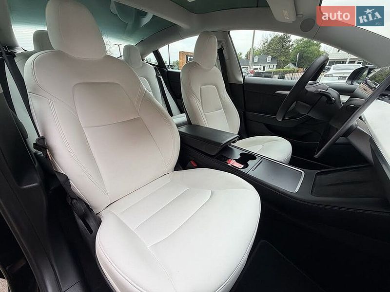Седан Tesla Model 3 2022 в Львові