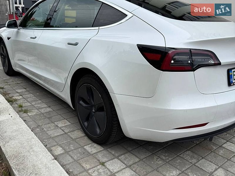 Седан Tesla Model 3 2019 в Львове