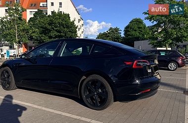 Седан Tesla Model 3 2023 в Киеве