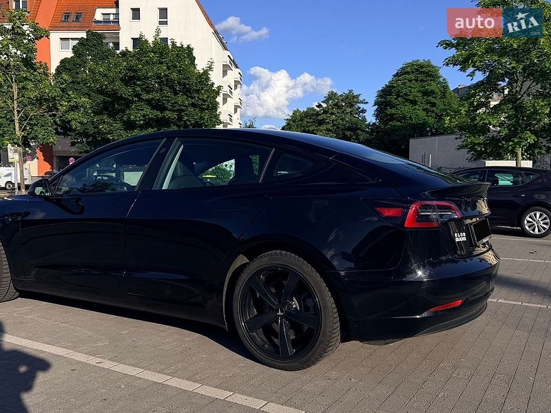Седан Tesla Model 3 2023 в Киеве