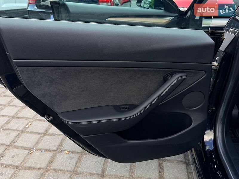 Седан Tesla Model 3 2023 в Киеве