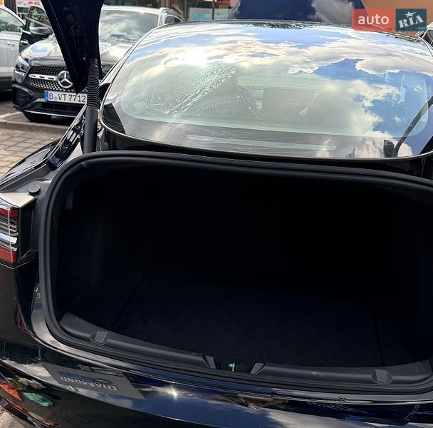 Седан Tesla Model 3 2023 в Киеве