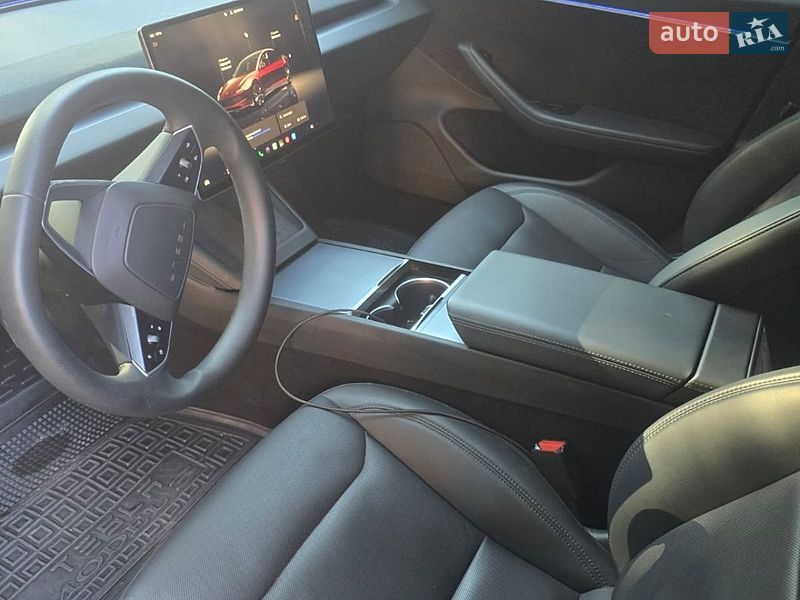 Седан Tesla Model 3 2024 в Днепре
