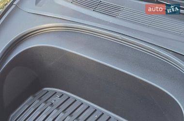 Седан Tesla Model 3 2024 в Днепре