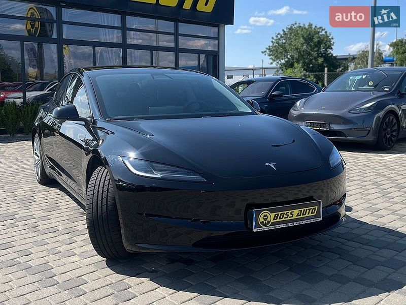 Tesla Model 3 2024