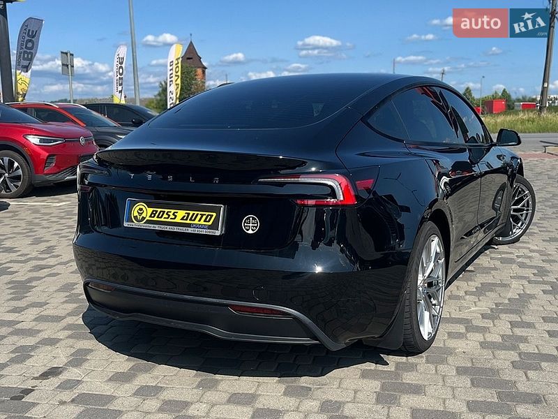 Седан Tesla Model 3 2024 в Мукачево