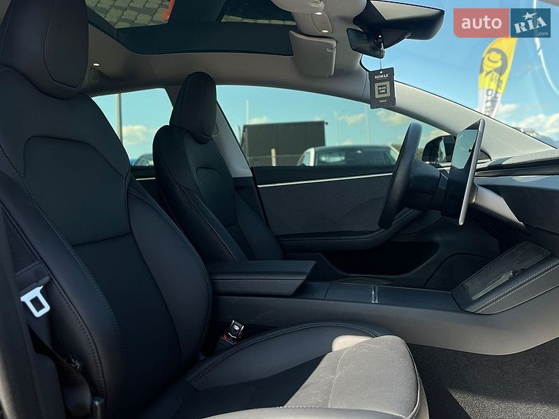 Седан Tesla Model 3 2024 в Мукачево