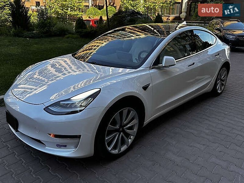 Седан Tesla Model 3 2019 в Киеве