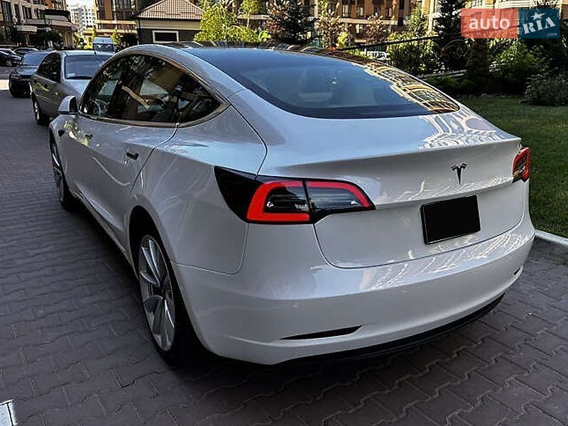 Седан Tesla Model 3 2019 в Киеве