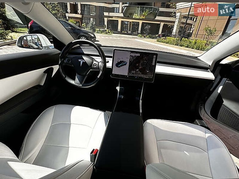 Седан Tesla Model 3 2019 в Киеве