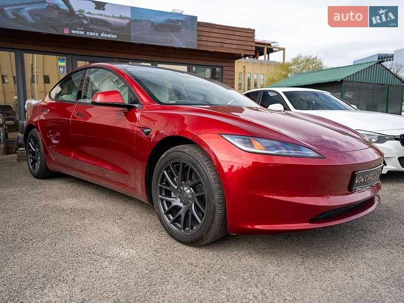 Седан Tesla Model 3 2024 в Києві