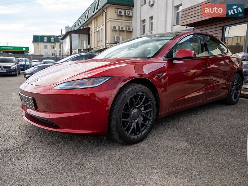Седан Tesla Model 3 2024 в Києві