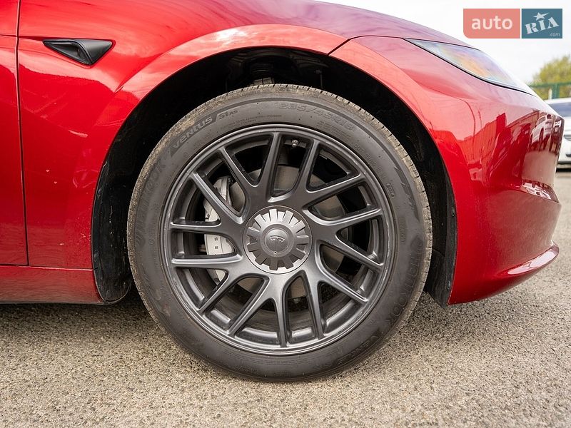 Седан Tesla Model 3 2024 в Києві