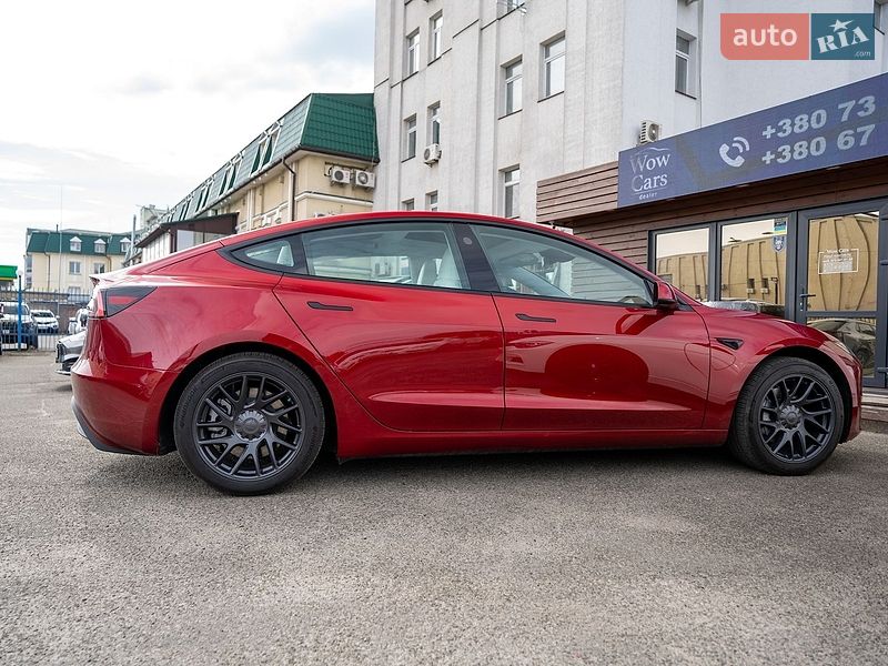 Седан Tesla Model 3 2024 в Києві