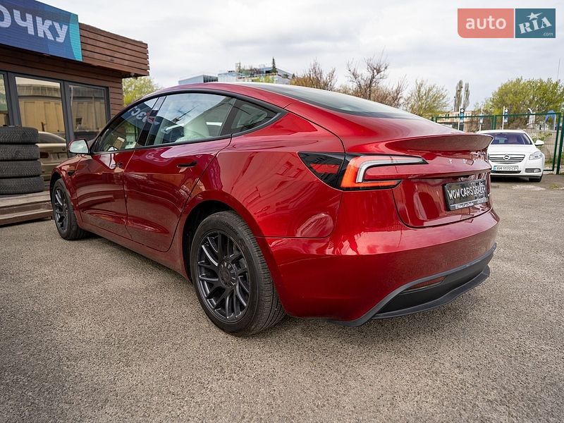 Седан Tesla Model 3 2024 в Києві