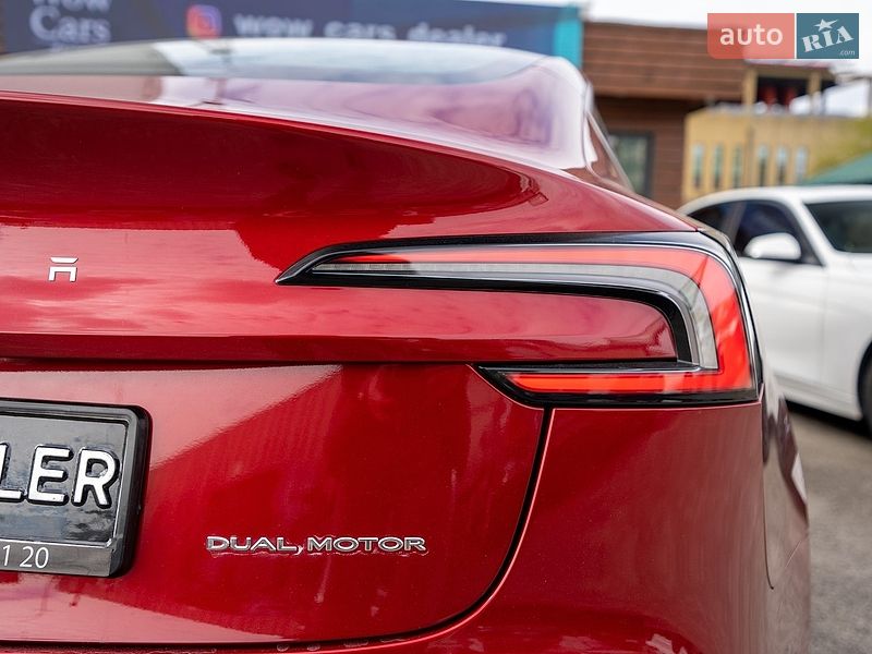 Седан Tesla Model 3 2024 в Києві