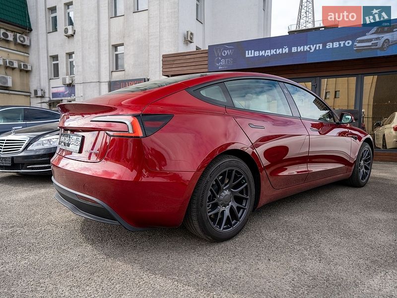 Седан Tesla Model 3 2024 в Києві