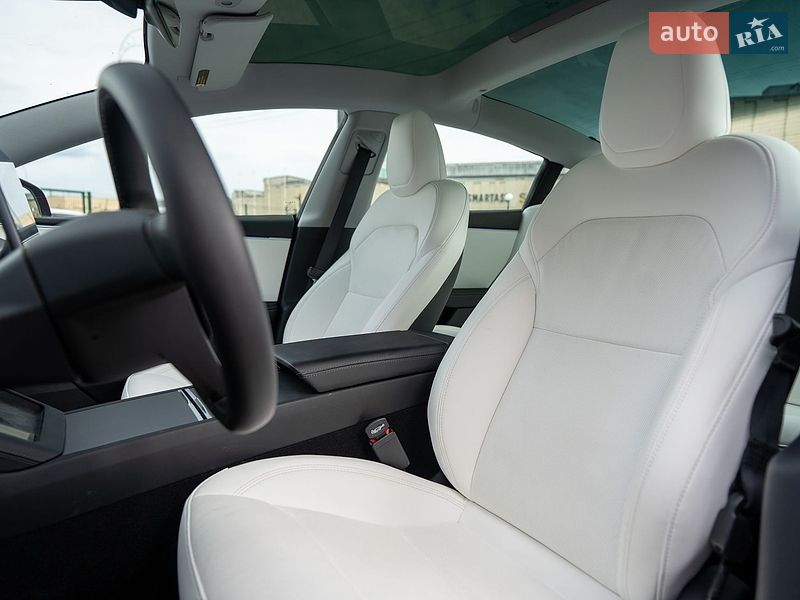 Седан Tesla Model 3 2024 в Києві