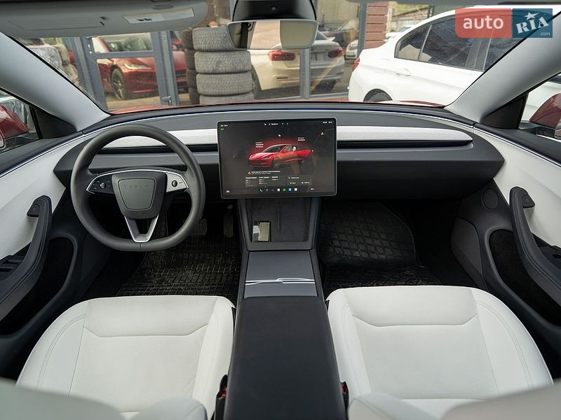 Седан Tesla Model 3 2024 в Києві
