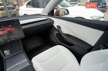 Седан Tesla Model 3 2024 в Києві