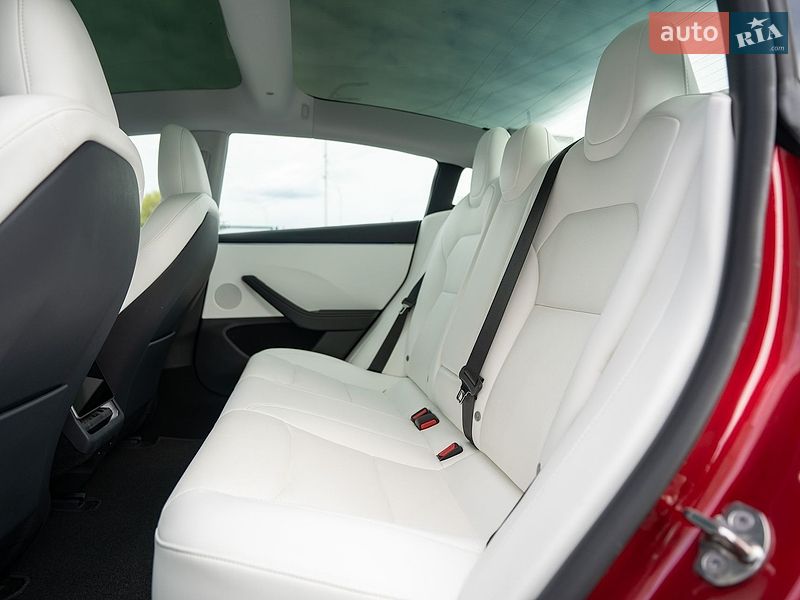 Седан Tesla Model 3 2024 в Києві