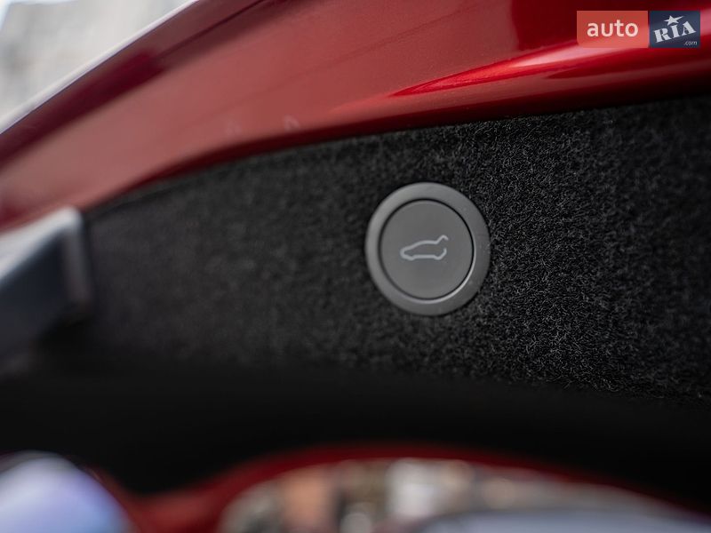 Седан Tesla Model 3 2024 в Києві
